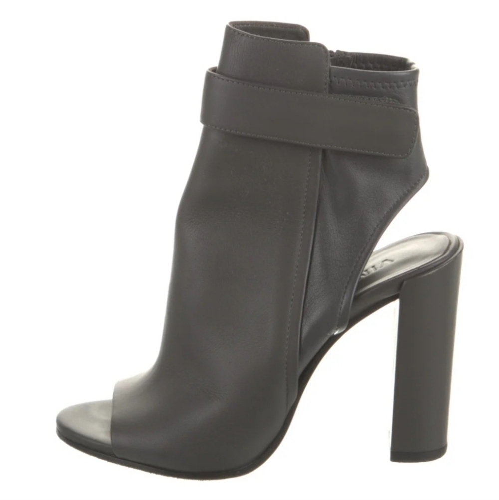𝅺vince Gray Block Heel Sandals with Dust Bag